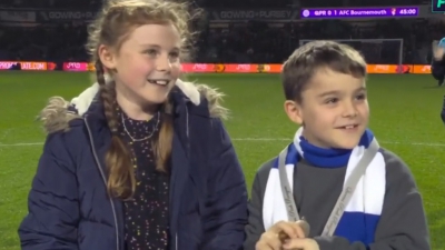 Η τεράστια στιγμή του 8χρονου Φέλιξ που γιόρτασε τη νίκη του απέναντι στον καρκίνο στο Λόφτους Ρόουντ! (video)