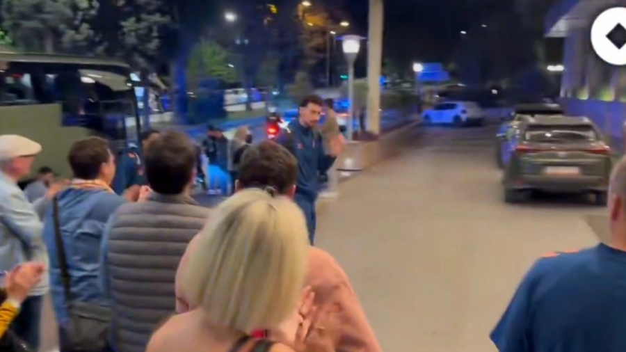 Παναθηναϊκός - Βαλένθια: Υποδοχή των Ισπανών στο ξενοδοχείο τους στη Αθήνα (vid)