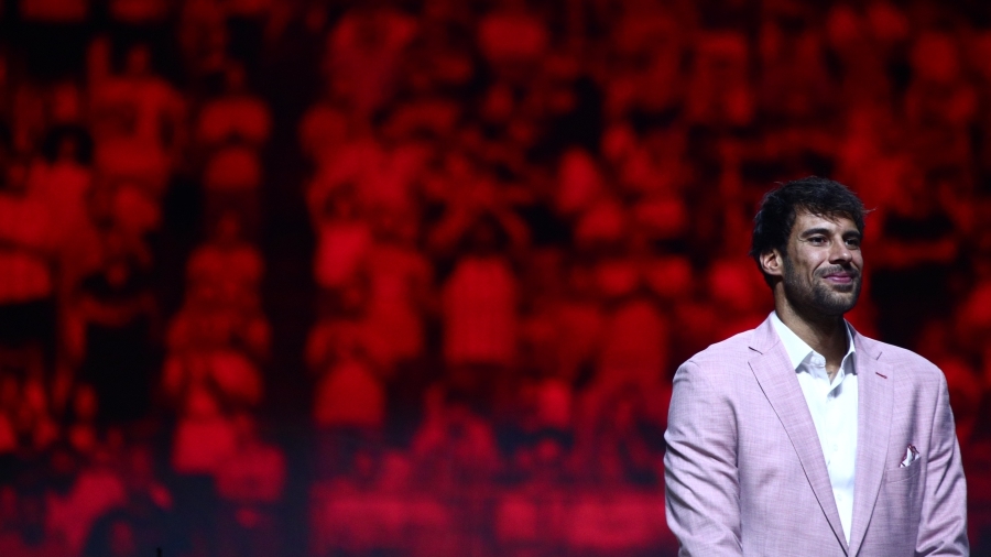 Η απίστευτη ατάκα του Πρίντεζη: «Πως καταντήσαμε έτσι; Στο ΣΕΦ με τα κοστούμια;» (video)