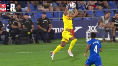 Απίστευτος Αραούχο: Έπιασε με τα χέρια μπαλιά στο Χετάφε – Μπαρτσελόνα (video)!