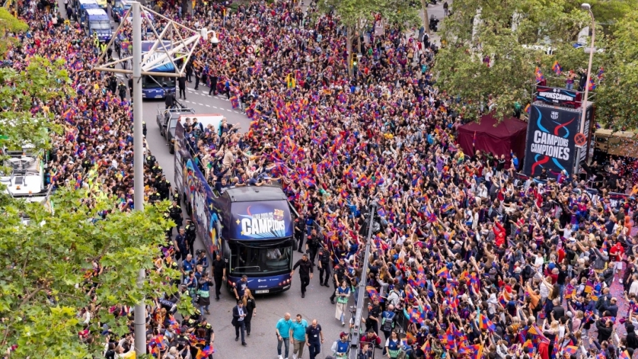 Μπαρτσελόνα: Λαοθάλασσα φίλων των «μπλαουγκράνα» ξεχύθηκε στους δρόμους για την κατάκτηση του τίτλου! (video)