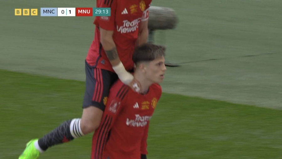 Μάντσεστερ Σίτι – Μάντσεστερ Γιουνάιτεντ 0-1: Απίθανο λάθος από Ορτέγκα και Γκβάρντιολ, γκολ ο Γκαρνάτσο! (video)