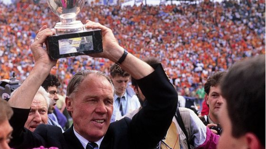 Ρίνους Μίχελς: Ο Αϊνστάιν των προπονητών που οι ιδέες του άλλαξαν για πάντα τον τρόπο που βλέπουμε το ποδόσφαιρο! (video)