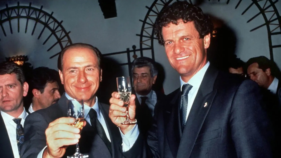 Καπέλο: «Ιδιοφυία ο Μπερλουσκόνι, τυχερός που τον γνώρισα»