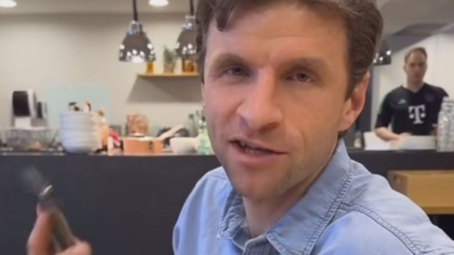 Ο Γκορέτσκα τα... έσπασε -κυριολεκτικά- και τώρα χρωστά κινητό στον Μίλερ! (video)