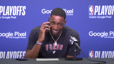 «Θεούλης» Αντεμπάγιο: Απάντησε σε τηλεφώνημα της μητέρας του κατά τη συνέντευξη Τύπου! (video)