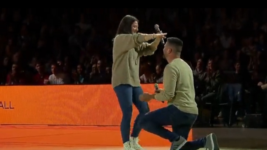 Πρόταση γάμου στο Μπαρτσελόνα - Μονακό! (video)