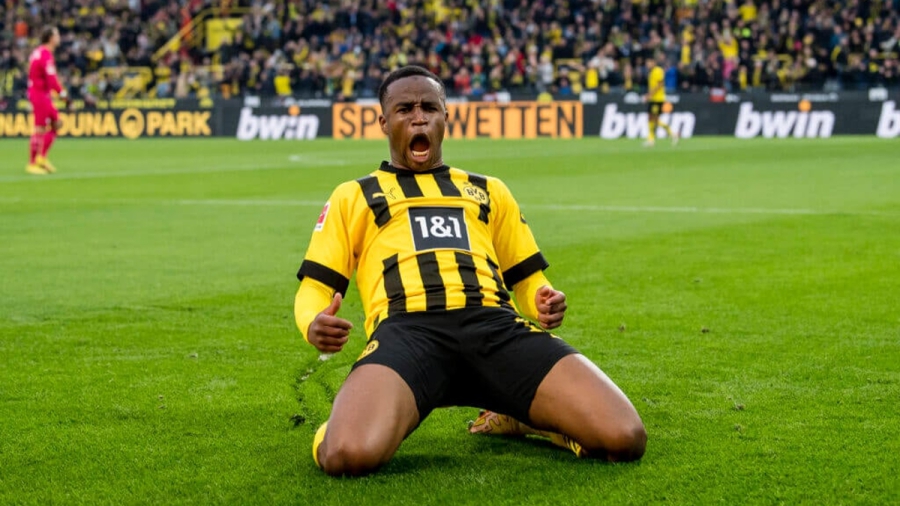 Τέλος στο... σίριαλ: Στη Ντόρτμουντ ο Μουκοκό μέχρι το 2026!