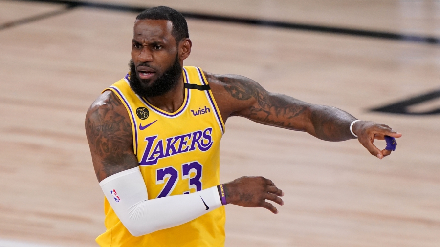 Λέικερς: Ανησυχία για Λεμπρόν