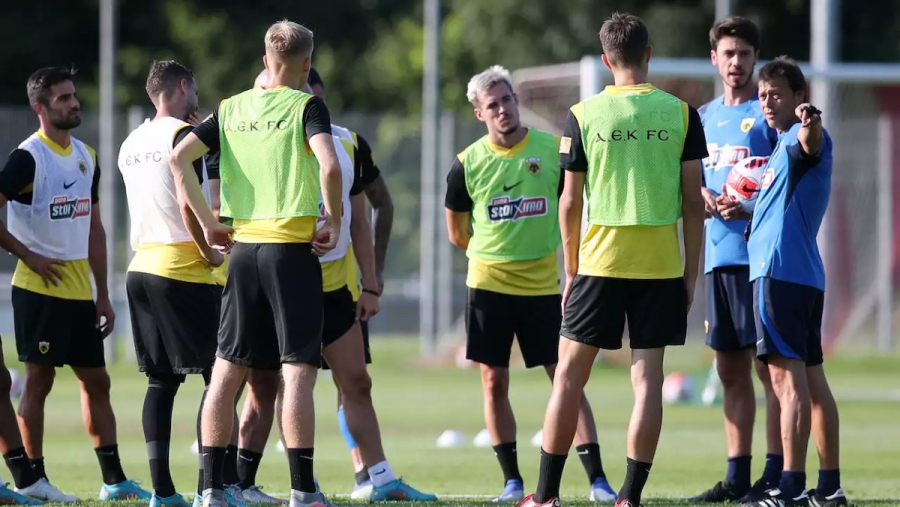 Ματίας Αλμέιδα: «Πληρώνεστε για να παίζετε ποδόσφαιρο - Βάλτε καρδιά και πάθος!»