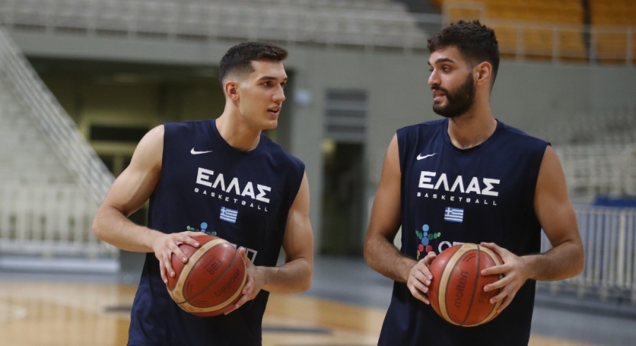 Ζούγρης και Μαντζούκας: «Ευλογημένοι που είμαστε στην Εθνική»