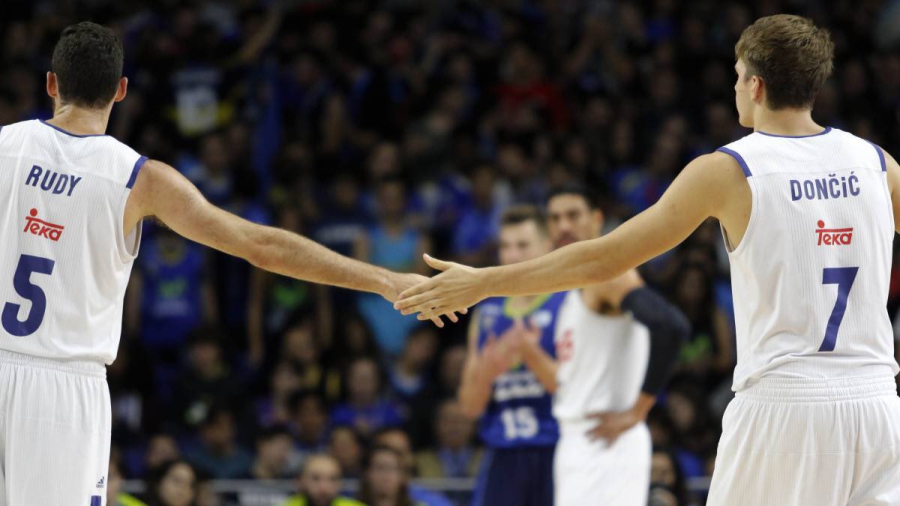Ο Λούκα Ντόνσιτς πανηγυρίζει την πρόκριση της Ρεάλ στο Final-4 στη Λιθουανία