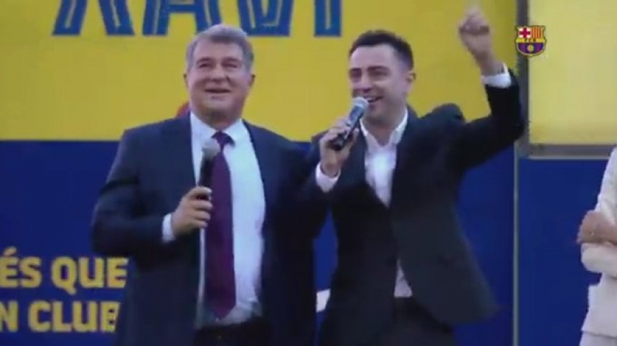 Λαπόρτα και Τσάβι τραγούδησαν συνθήματα μαζί με τον κόσμο! (video)