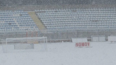 Στα «λευκά» το γήπεδο της Λαμίας λίγο πριν το ματς με τον ΠΑΟΚ