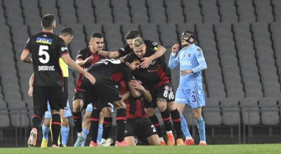 Βαριά ήττα για την Τράμπζονσπορ των Μπακασέτα και Σιώπη με 4-1 στην έδρα της Καραγκουμρούκ!