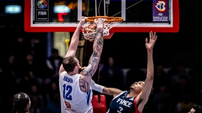 Προκριματικά MundoBasket 2023: Ο Μπάλβιν πήρε... παραμάζωμα τον Ουεμπανιάμα! (video)