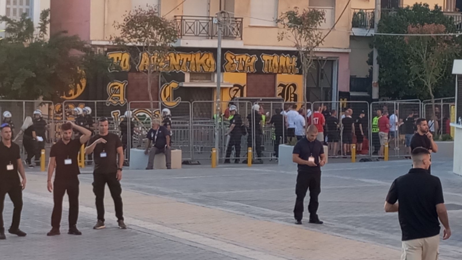 ΑΕΚ – Αντβέρπ: Η άφιξη των Βέλγων στην OPAP Arena, υπό αυστηρά μέτρα ασφαλείας (video)