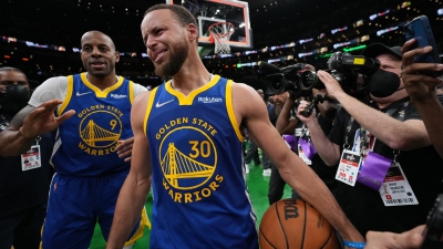 Ιγκουοντάλα: «Ο Κάρι είναι ο καλύτερος πόιντ γκαρντ στην ιστορία»