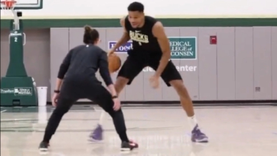 Ο Giannis έπαιξε σε «μονό» με την... video coordinator των Μπακς και πανηγύρισε όπως ο ΛεΜπρόν! (video)