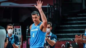 Λούις Σκόλα: Συγκινητικό standing ovation για ένα τεράστιο «θρύλο» του μπάσκετ!