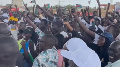 Βγήκαν στους δρόμους στο Νότιο Σουδάν για να αποθεώσουν τους θριαμβευτές του Μουντομπάσκετ! (video)