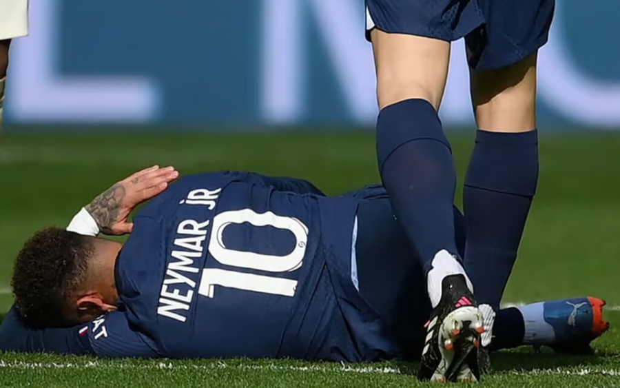 Νεϊμάρ: Ζημιά στον αστράγαλο που τον θέτει εκτός από τον επαναληπτικό με τη Μπάγερν