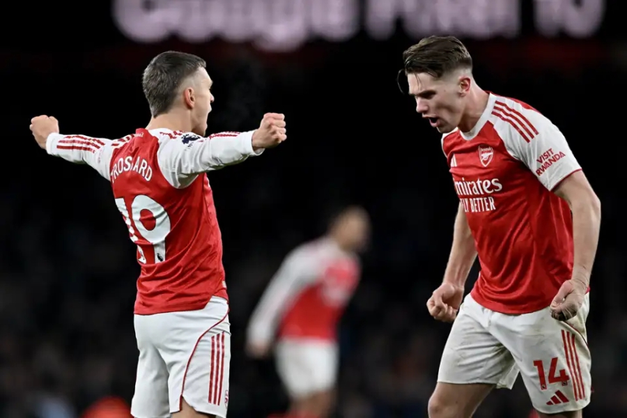 Διέσυρε την Άστον Βίλα και συνεχίζει ακάθεκτη για το πρωτάθλημα η Άρσεναλ, «απαράλλαχτη» Γιουνάιτεντ έκανε δώρο Πρωτοχρονιάς στη Γουλβς!