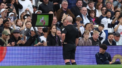 Το VAR δεν είναι πρόβλημα, αλλά οι άχρηστοι διαιτητές και αυτοί πρέπει να αλλάξουν, όχι η τεχνολογία!