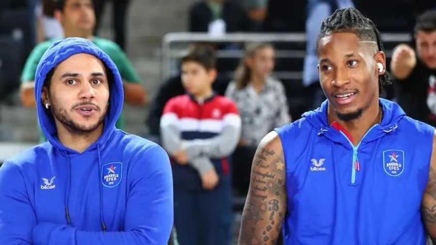 Σάλος στην Εφές - Δεν επιβιβάστηκαν στο πούλμαν Λάρκιν και Κλάιμπερν!