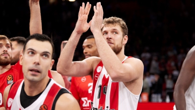 Σλούκας: «Κρατάμε μόνο τη νίκη, η άμυνά μας ήταν μη αποδεκτή»