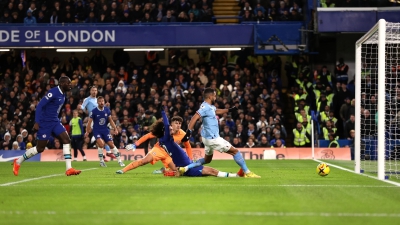 Τσέλσι - Μάντσεστερ Σιτι 0-1: Παρέμειναν στο... κυνήγι της κορυφής οι Πολίτες με «χρυσό» Μαχρέζ! (video)