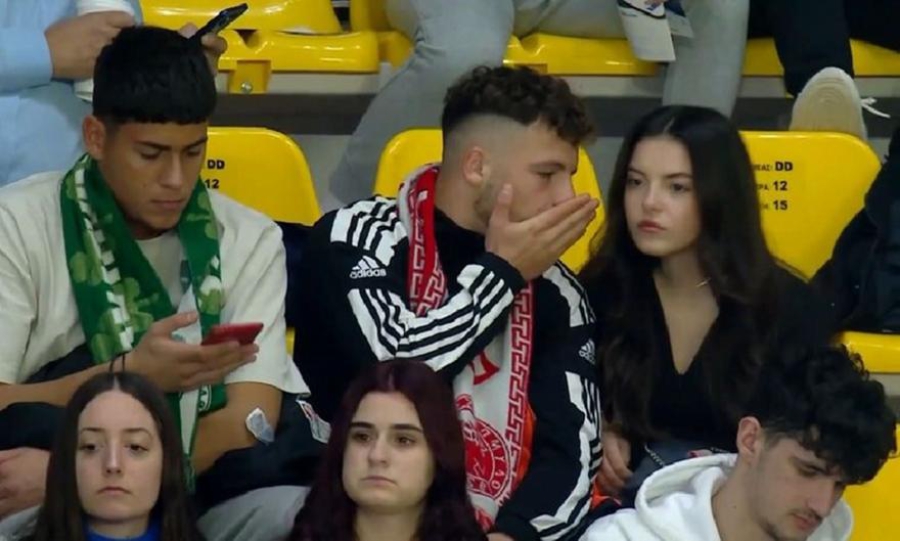 Ο αθλητισμός όπως θα… έπρεπε να είναι: Παρέα στις εξέδρες οπαδοί με κασκόλ Ολυμπιακού και Παναθηναϊκού! (video)