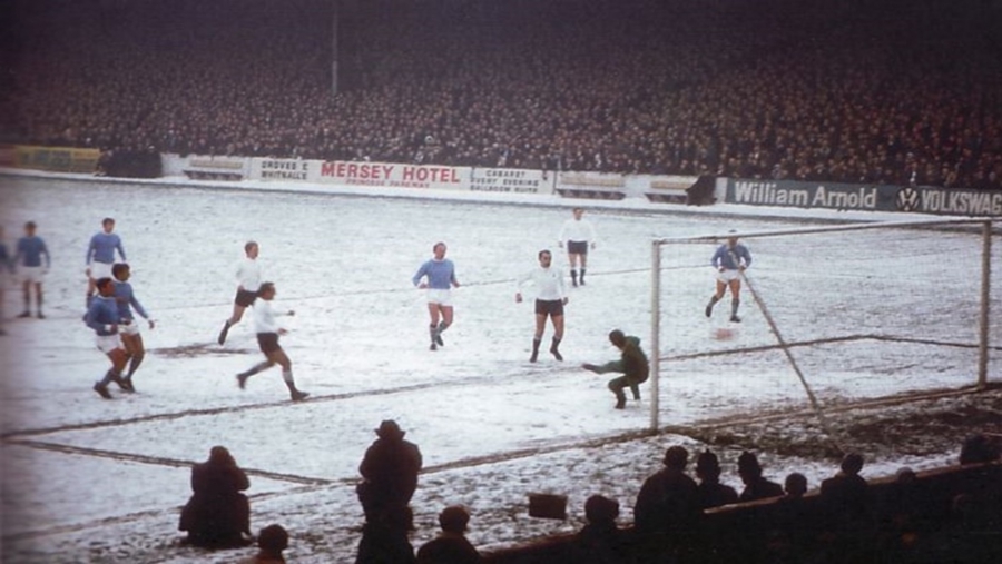 «Μπαλέτο» στον πάγο με νικήτρια την Μάντσεστερ Σίτι στο χιονισμένο Μέιν Ρόουντ!