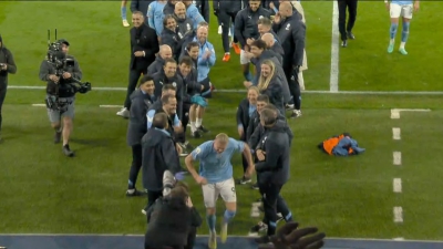 Η απόλυτη αποθέωση: Χειροκρότησαν παίκτες και staff τον Χάαλαντ μετά το απόλυτο ρεκόρ! (pic)