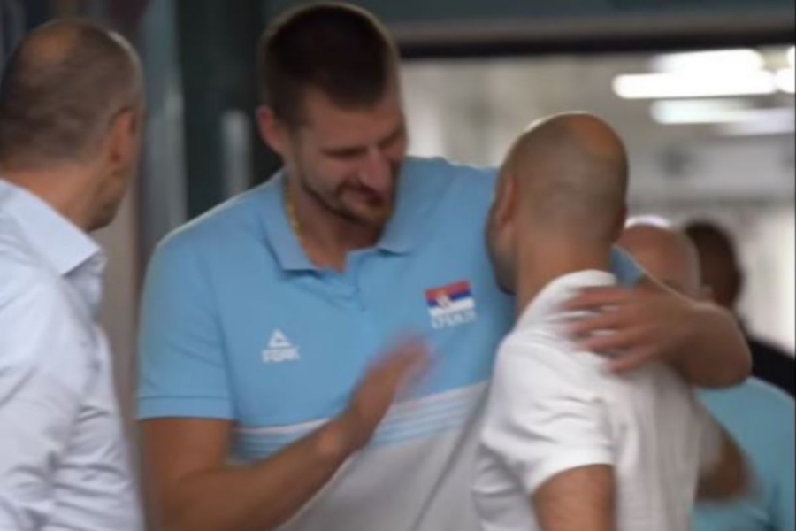 Σερβία-Ελλάδα: Η αγκαλία του Γιόκιτς στον Σπανούλη (video)