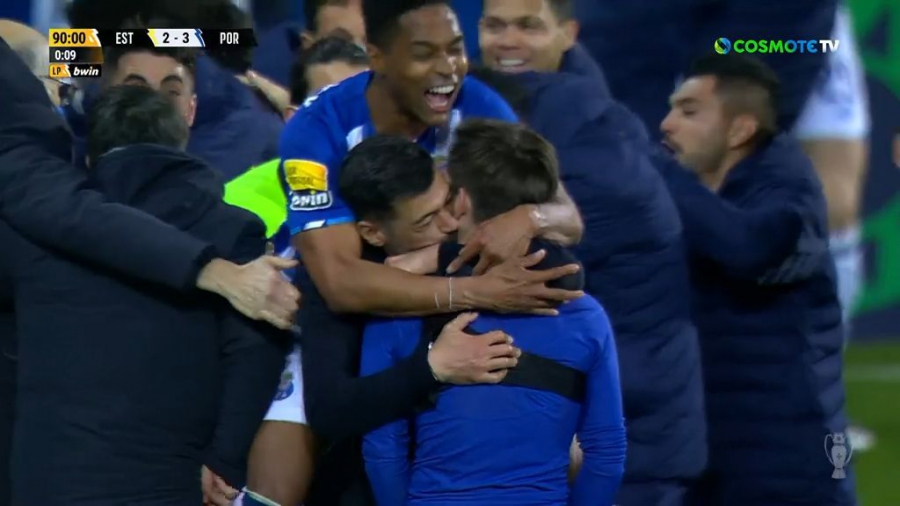 Εστορίλ - Πόρτο 2-3: Ο Τσίκο Κονσεϊσάο πέτυχε το γκολ της ανατροπής για τους «δράκους» στο 89' και πανηγύρισε με τον πατέρα του (video)