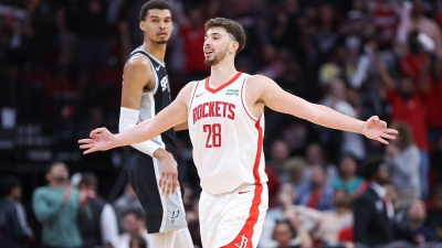 Ο Σενγκούν… βαρέθηκε να ακούει για τον Γουεμπανιάμα και «σεληνιάστηκε» απέναντί του! (video)