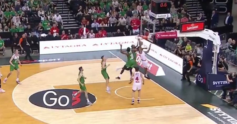 Δε βλέπει κανέναν: Ο ΜακΚίσικ έβαλε το κάρφωμα του αγώνα! (video)