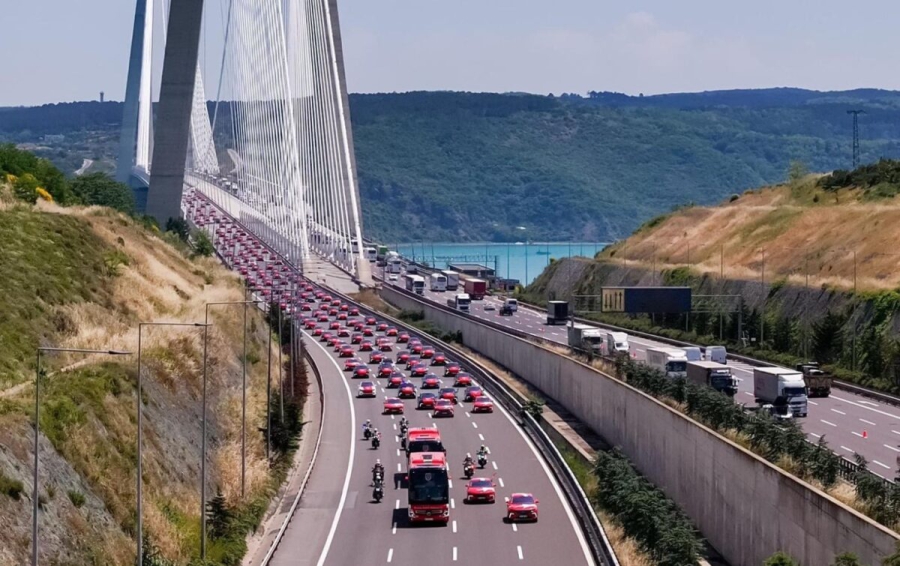 Εντυπωσιακή συνοδεία της Εθνικής Τουρκίας προς το αεροδρόμιο για ΗΠΑ!