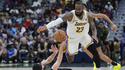 Ο σχεδόν... τριπλός «Βασιλιάς» κλείδωσε μια θέση στα Play Offs του NBA και θα συναντήσει τους πρωταθλητές! (video)