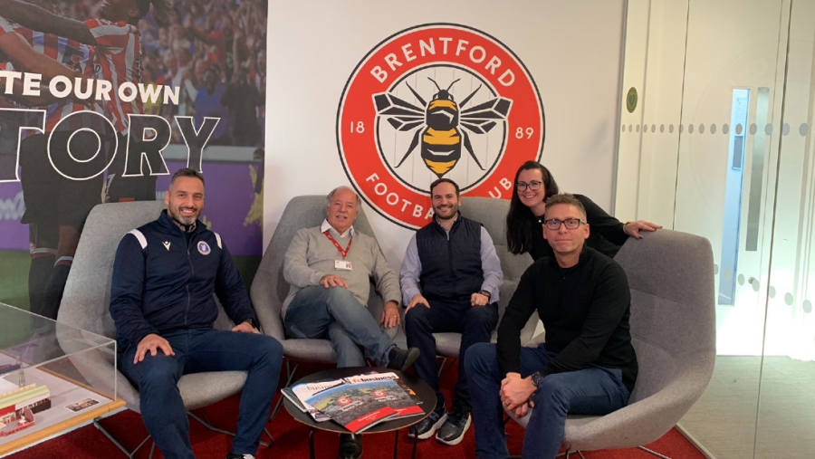 Η Νίκη Βόλου έμαθε τα... μυστικά της Premier League από την Μπρέντφορντ!