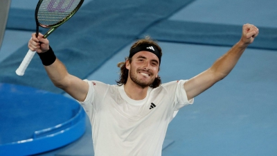 Ο Τσιτσιπάς για τη ροζ ρακέτα της Barbie: «Η συνεργασία που όλοι περιμέναμε!»