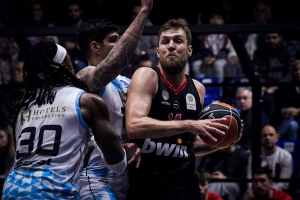 Επεισοδιακή προέλαση: Αγέρωχος «Κολοσσός» ο Ολυμπιακός - Αμαύρωση αναμέτρησης, λόγω σύρραξης!