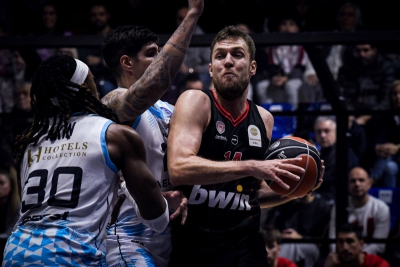 Επεισοδιακή προέλαση: Αγέρωχος «Κολοσσός» ο Ολυμπιακός - Αμαύρωση αναμέτρησης, λόγω σύρραξης!