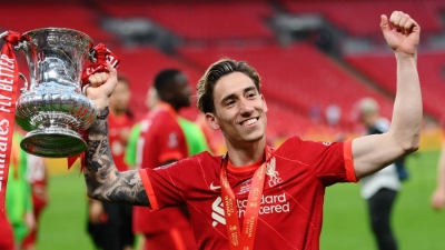 Οι Έλληνες που καθήλωσαν την Ευρώπη: Ο «Greek Scouser» Τσιμίκας, ο ηγέτης Μπακασέτας και το… πολυβόλο Γιακουμάκης (video)