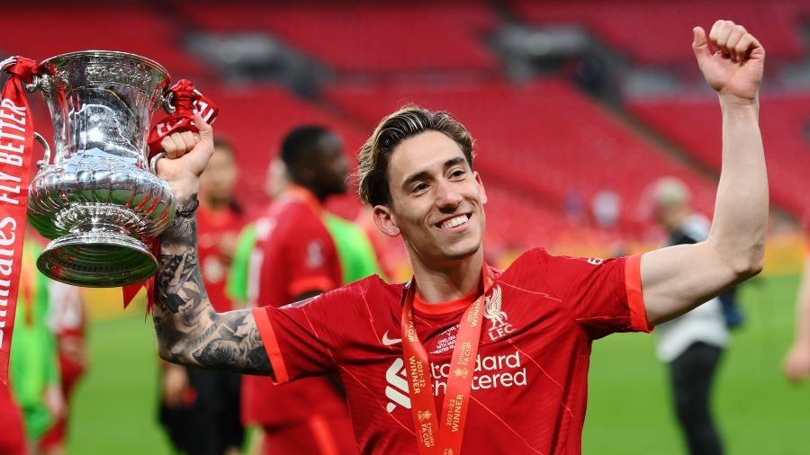 Οι Έλληνες που καθήλωσαν την Ευρώπη: Ο «Greek Scouser» Τσιμίκας, ο ηγέτης Μπακασέτας και το… πολυβόλο Γιακουμάκης (video)