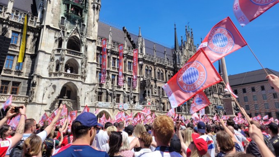 Η φιέστα της Μπάγερν Μονάχου σε Live μετάδοση - «Λαοθάλασσα» στην κεντρική πλατεία της πόλης!