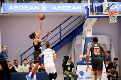 Έχασε, αλλά... δεν πειράζει: Πρώτη φιλοξενία στη Μύκονο, πρώτη νίκη του Ολυμπιακού - Ιστορία για το τοπικό μπάσκετ!