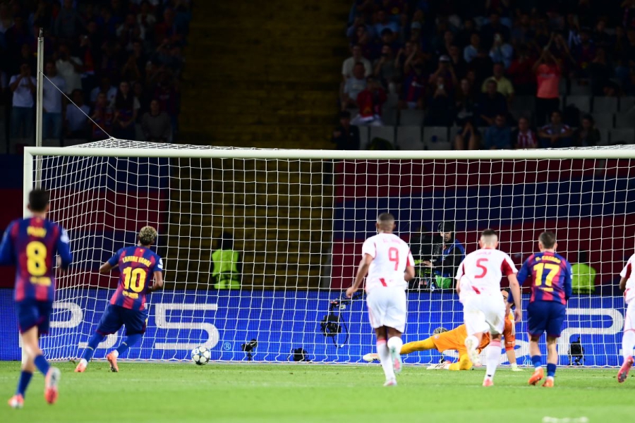 Άδικη αποβολή και κατάρρευση: Οκτώ λεπτά, τέσσερα γκολ, χατ τρικ ο Φερμίν, συντριβή και παράπονα για τον Ολυμπιακό!