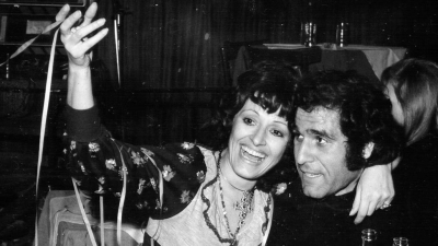 Ο γάμος της Μάρθας Καραγιάννη με τον Βασίλη Κωνσταντίνου που έμεινε στα... μισά και ο θάνατος του τριών ημερών παιδιού της! (video)